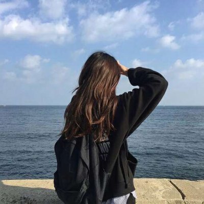 QQ女生唯美伤感背影头像🌧️心碎收藏馆女生伤感头像