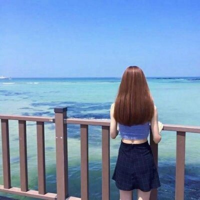 唯美女生伤感背影头像精选🌧️把眼泪藏进每一缕发丝
