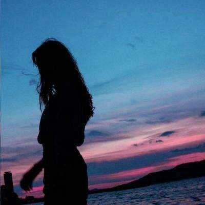 情侣背影头像一人一张💔人间清醒独一无二