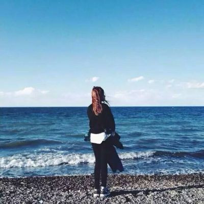 抖音女生伤感背影头像🌧️把眼泪藏在镜头后面