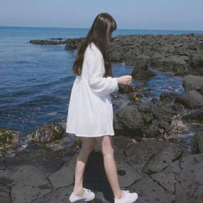 抖音女生伤感背影头像🌧️把眼泪藏在镜头后面