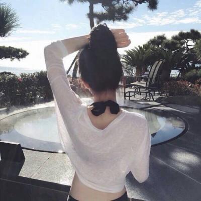 好看吉利女生海边微信头像🌊爱情防腐剂