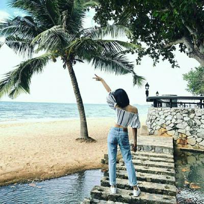 好看吉利女生海边微信头像🌊爱情防腐剂