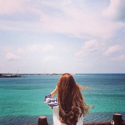 小清新女生海边孤单背影头像🌊一个人看海系列头像
