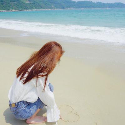 小清新女生海边孤单背影头像🌊一个人看海系列头像