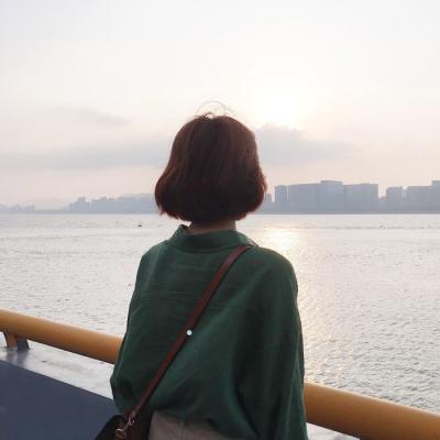 小清新女生海边孤单背影头像🌊一个人看海系列头像