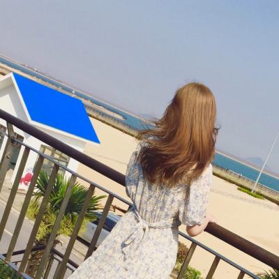 小清新女生海边孤单背影头像🌊一个人看海系列头像