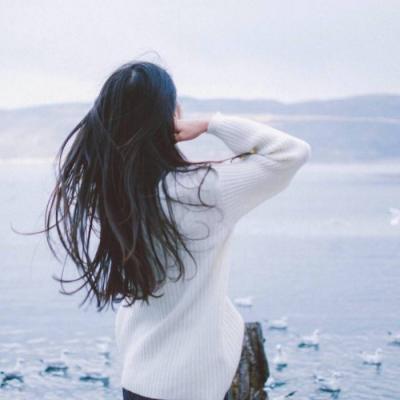 微信海边美女唯美背影头像🌊落日沙滩温柔剪影