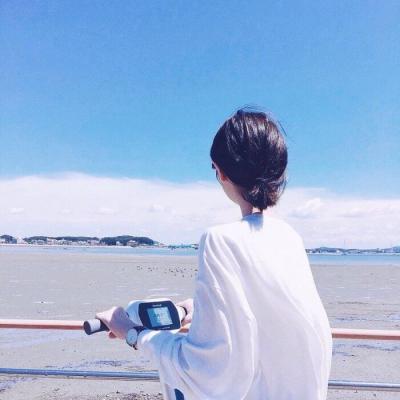 微信海边美女唯美背影头像🌊落日沙滩温柔剪影