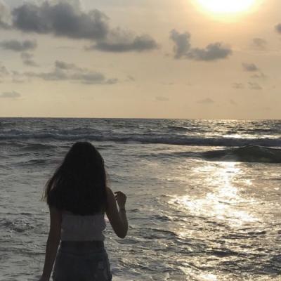 唯美情侣背影头像一男一女👫从古典到潮流的爱情图鉴