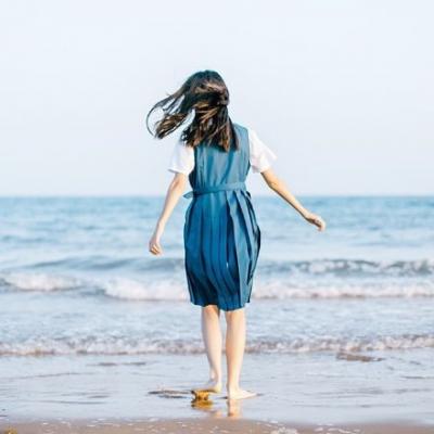 微信女生唯美海边背影头像🌊气质长发飘逸