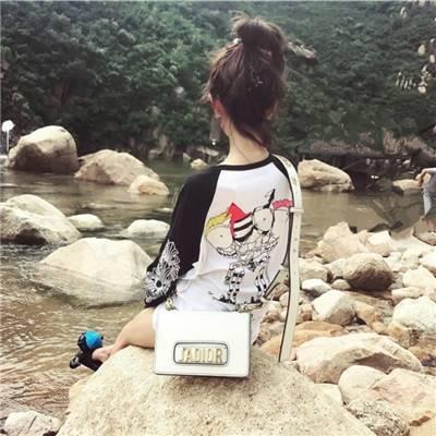 小清新伤感女生微信背影头像🍃藏在微风里的心事