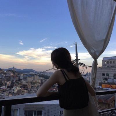 女生伤感落寞微信背影头像✨情不自禁的沉沦