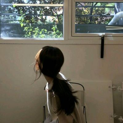 女生伤感落寞微信背影头像✨情不自禁的沉沦