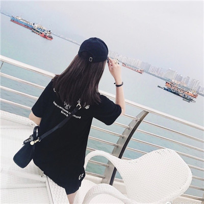 女生唯美长发背影头像✨飘逸发丝心动瞬间