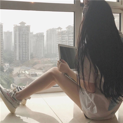女生唯美长发背影头像✨飘逸发丝心动瞬间