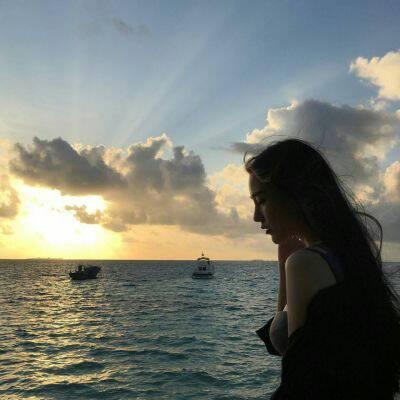心痛伤感女生冷淡背影头像💔感情刽子手系列