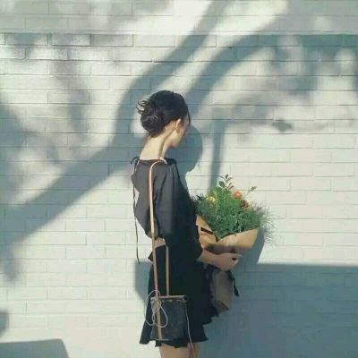 唯美意境头像女生背影✨孤独清冷氛围感✨性格古怪无人疼爱