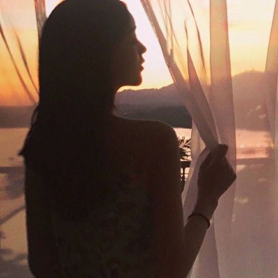 长发电波女生唯美头像⏳爱得太早难终老定律