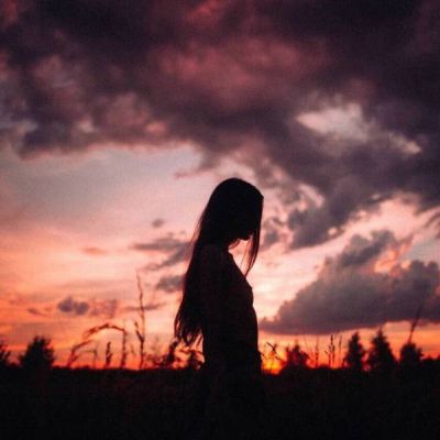 长发电波女生唯美头像⏳爱得太早难终老定律