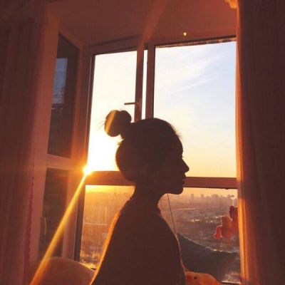 长发电波女生唯美头像⏳爱得太早难终老定律