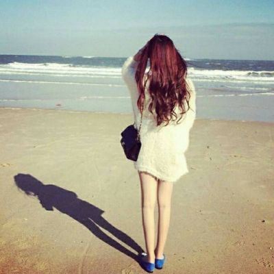 海边唯美女生QQ背影头像🌊怠慢即是不在意的答案