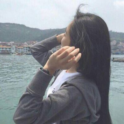 海边唯美女生QQ背影头像🌊怠慢即是不在意的答案