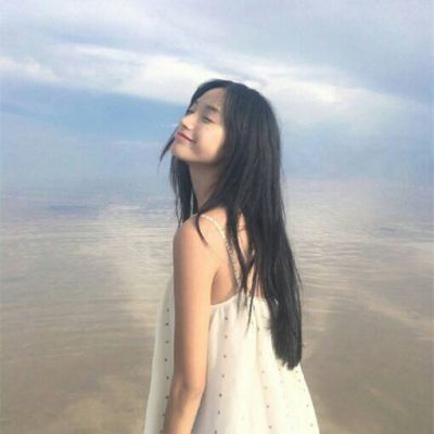 海边唯美女生QQ背影头像🌊怠慢即是不在意的答案