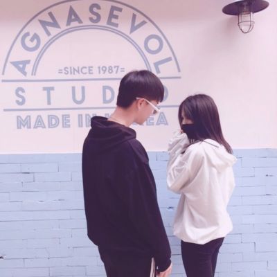 高清情侣牵手背影头像🕊️三年温暖三秒冰凉的松手