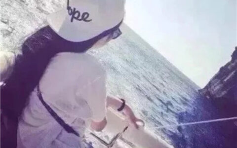 戴帽长发电波女生头像🎩慢慢变老的浪漫约定