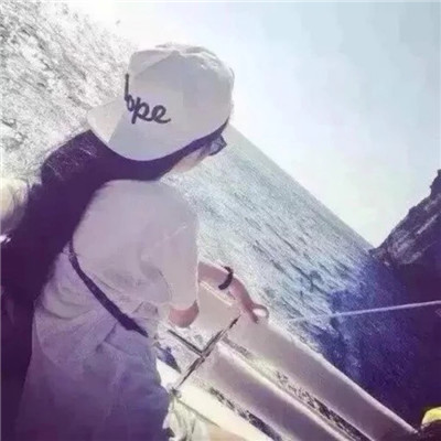 戴帽长发电波女生头像🎩慢慢变老的浪漫约定