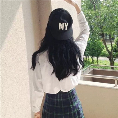 戴帽长发电波女生头像🎩慢慢变老的浪漫约定