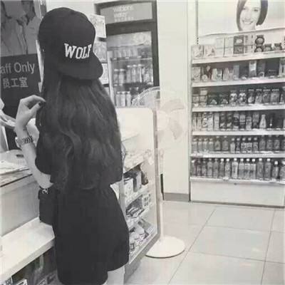 戴帽长发电波女生头像🎩慢慢变老的浪漫约定