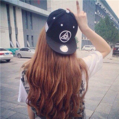 戴帽长发电波女生头像🎩慢慢变老的浪漫约定