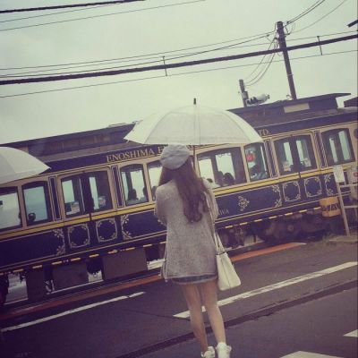 QQ唯美女生伤感背影头像🌧️不是没你不行但有你更好