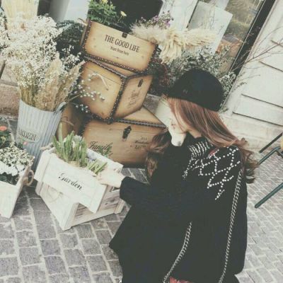 女生伤感背影头像🌧️假装坚强却渴望被读懂的矛盾