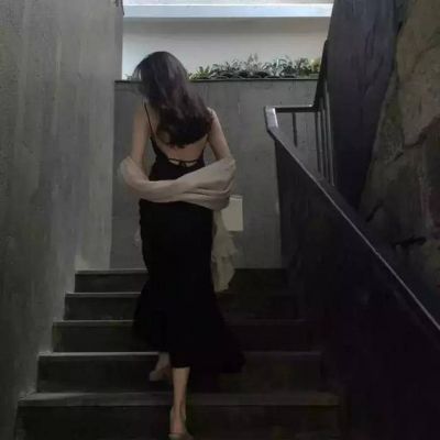 非主流女生背影头像🚬「牵手走完生命路程」执念头像集