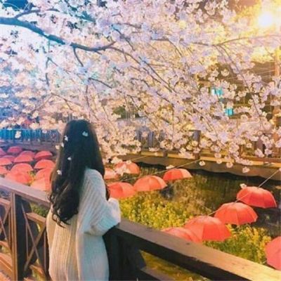 qq头像女生背影伤感长发披肩🎐一无所有却沉溺绝望的独白