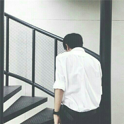 QQ男生伤感背影头像📞聊天≠喜欢清醒指南