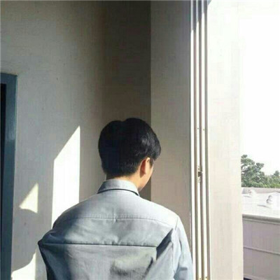 QQ男生伤感背影头像📞聊天≠喜欢清醒指南