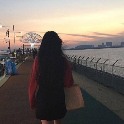 颓废伤感女生背影头像🕰️时间改变彼此模样