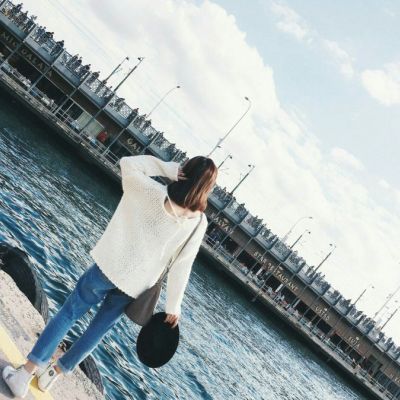 气质短发美女背影头像🌟经历皆有意义的成长印记