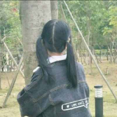 双马尾女生俏皮背影头像🎀藏心不挂嘴的暗恋美学
