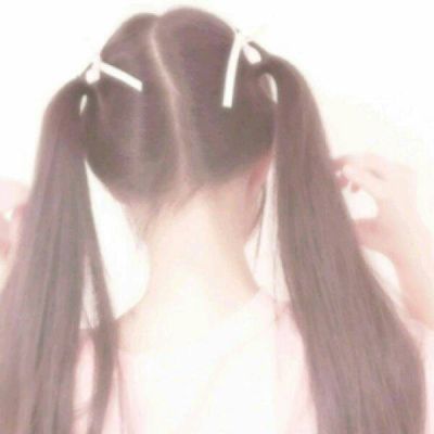 双马尾女生俏皮背影头像🎀藏心不挂嘴的暗恋美学