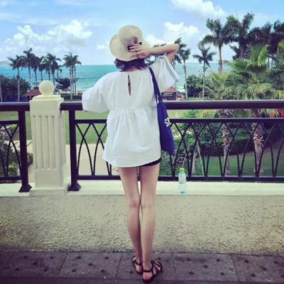 蓝色大海女生背影头像🌊海边伤感意境头像集