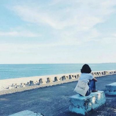 蓝色大海女生背影头像🌊海边伤感意境头像集