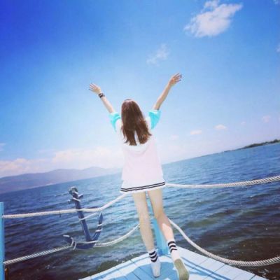 蓝色大海女生背影头像🌊海边伤感意境头像集