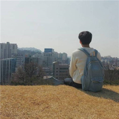 阳光男生QQ空间头像🪁「断了线的风筝」意境头像
