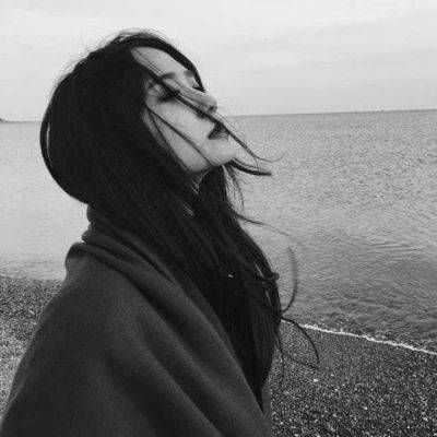 孤独伤感女生头像🌌深夜独白意境头像集