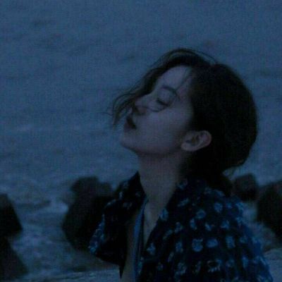 孤独伤感女生头像🌌深夜独白意境头像集